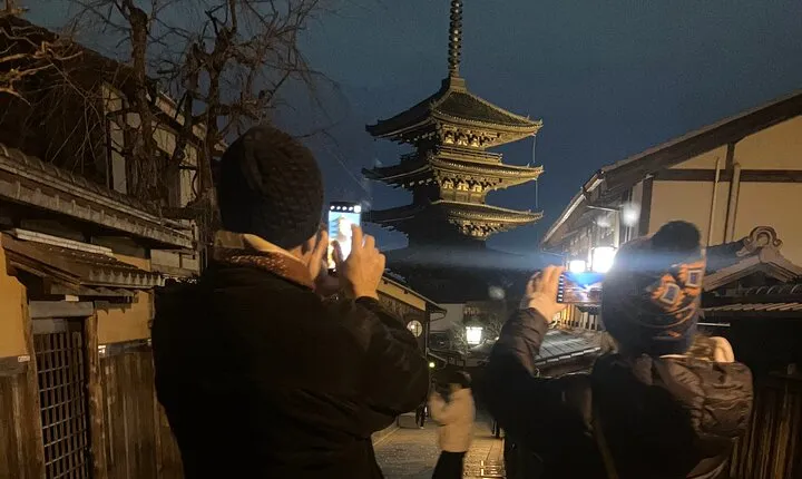 Top Notch walking tour of Historic Kyoto Gion District 