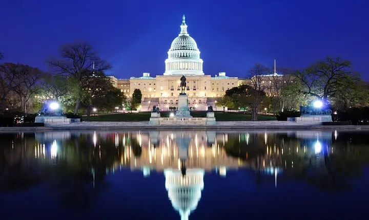 Private Washington DC Night City Tour with Stops at 6 Top Sites