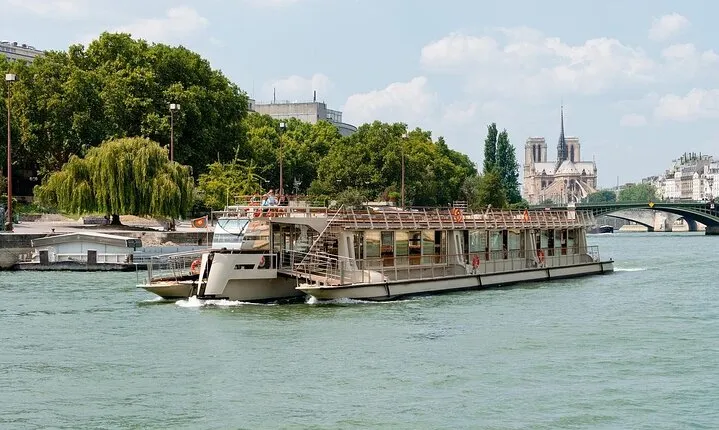 Seine River Sightseeing 1 hour Audio Guided cruise