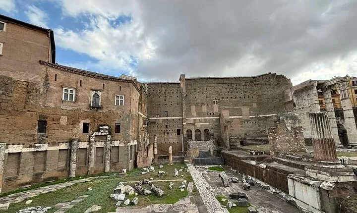 Rome: Tour of the Roman Forum, Trevi Fountain, Pantheon and more