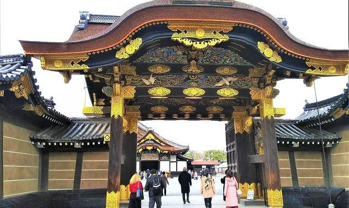 Kyoto Samurai and Geisha Town Private Walking Tour