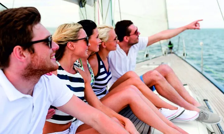 Lisbon Sailing Tour: 2-Hour Cultural Scenic Cruise with Wine