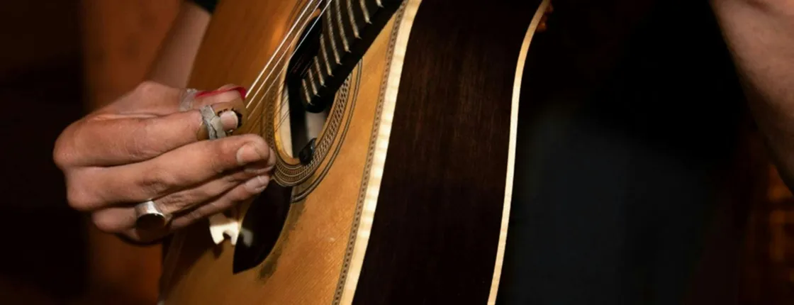 Fado show with dinner and night tour