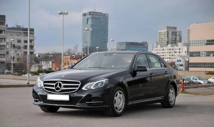 Private transfer from Brussels Airport to Brussels city Business car