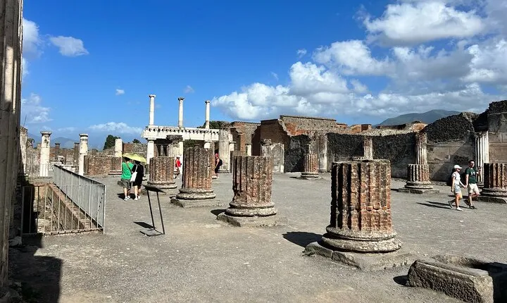Full Day Private Tour in Sorrento Pompeii and Positano