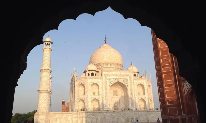 All Inclusive Private Tour of Tajmahal, Agra Fort and Baby Taj From New Delhi
