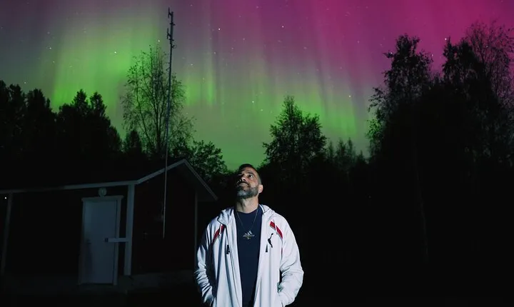 Northern lights hunting photo tour with bbq; small groups