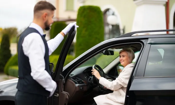 Dubai Private Transfer to The Outlet Village