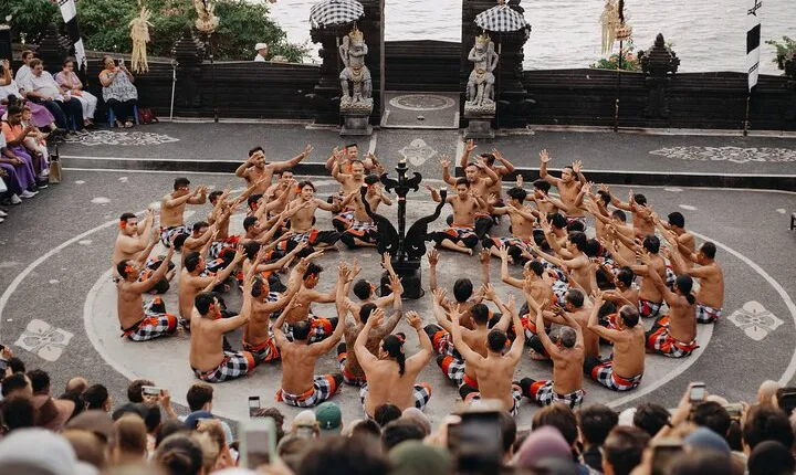  Uluwatu Temple Sunset Tour & Dinner at Jimbaran Bay