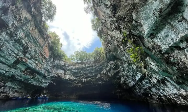 Dream Tour: Melissani Lake, Drogarati Cave, Myrtos (viewpoint)