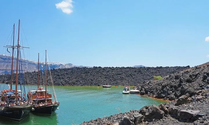 Santorini Volcanic Islands Cruise: Volcano,Hot Springs,Thirassia and Oia Sunset