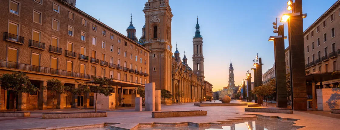 Evening walking tour with tapas in Zaragoza