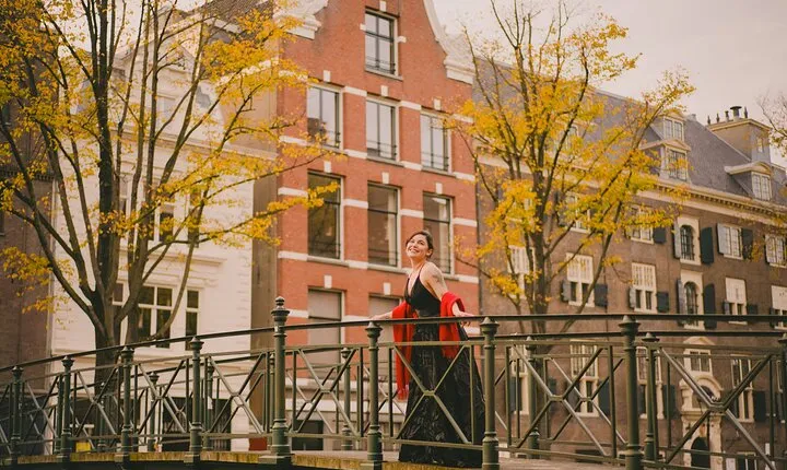 Amsterdam Canal Photoshoot with Private Photographer