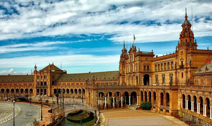 Excursion from Malaga to Seville with tickets to the Real Alcázar