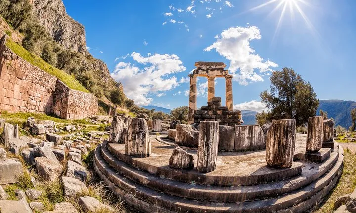 Mercedes Private Tour from Athens to Delphi and Arachova