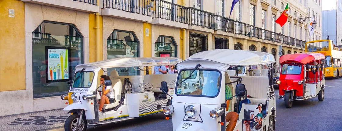 Tuk Tuk food tour in Lisbon