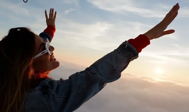 Sunrise Hot Air Balloon Ride with Buffet Breakfast and Camel Ride