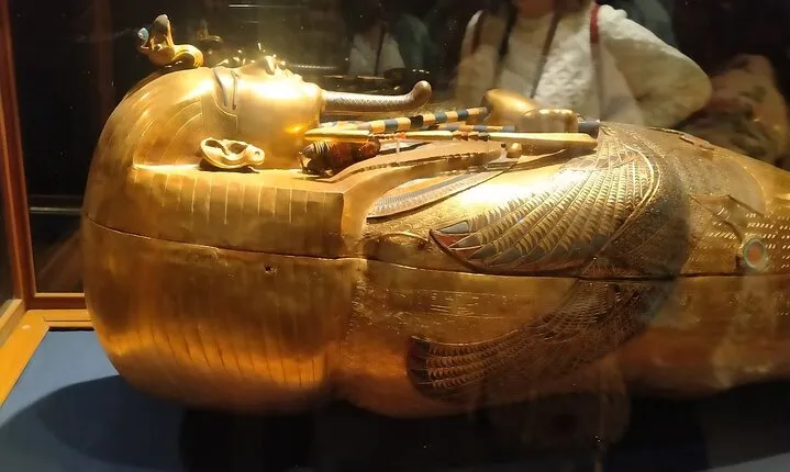 The Egyptian Museum and Khan El Khalili