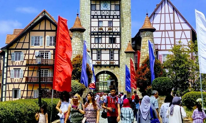 Colmar Tropicale, Bukit Tinggi with a Batu Caves Day Tour