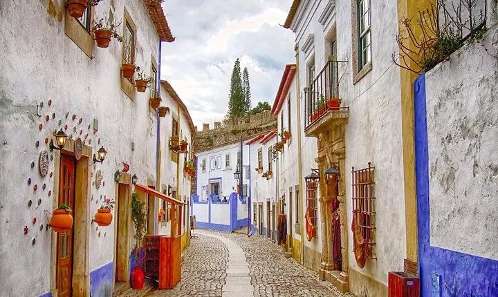 Private Half Day Tour to Obidos and Nazare