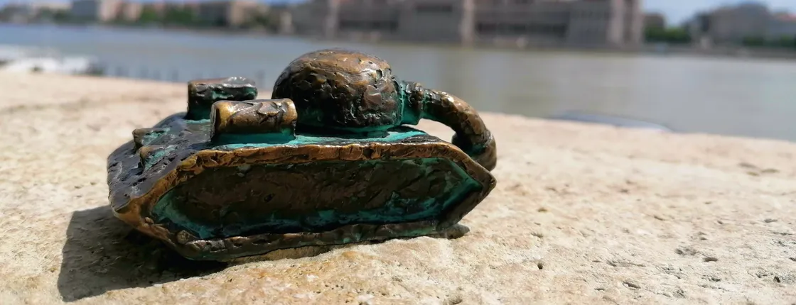 Self-guided discovery walk on Budapest’s scenic Danube banks