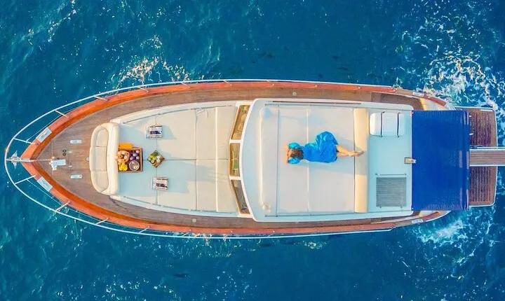 Guided day by boat to the Secrets of the Island of Capri