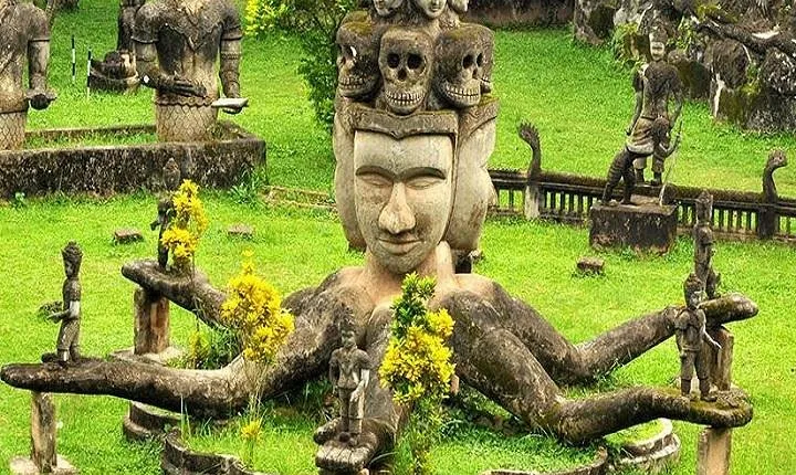 Private Tour: Vientiane City Tour Full Day with Buddha Park