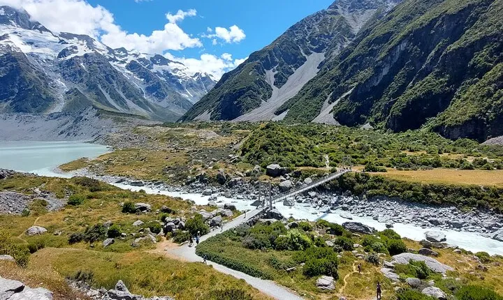 Mount Cook Tour: Finish at Queenstown, Christchurch or Dunedin
