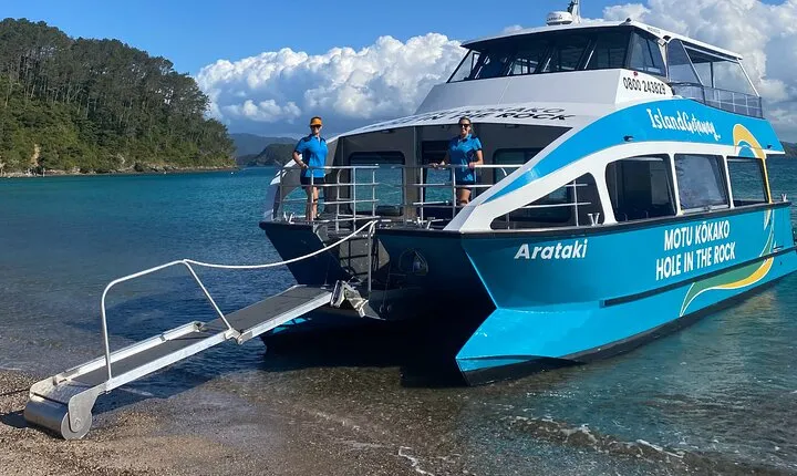 Hole in the Rock Cruise & Island Tour - with two island stopovers