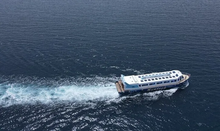 Panorama Semi Submarine Snorkelling Cruise in Makadi Bay