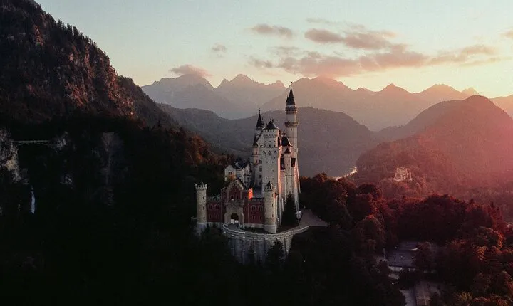 Private Tour to Royal Castle of Neuschwanstein and Hohenschwangau