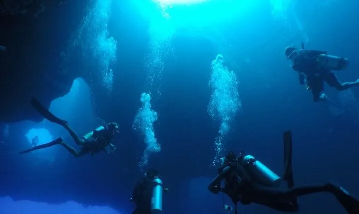 Belize Great Blue Hole Dive Adventure with Lunch