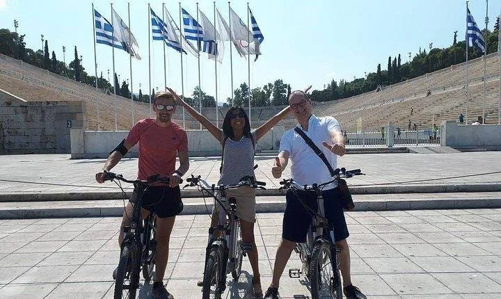 Mezedaki tasting and cycling tour on a eBike in Athens
