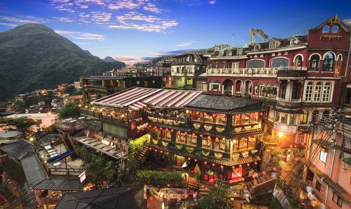 Houtong Cat Village, Shifen Sky Lantern and Jiufen Full Day Tour