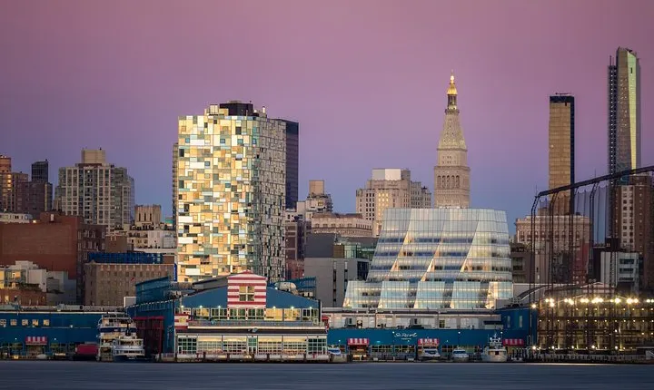 Chelsea Architecture and Art Tour with Award Winning NYC Guide