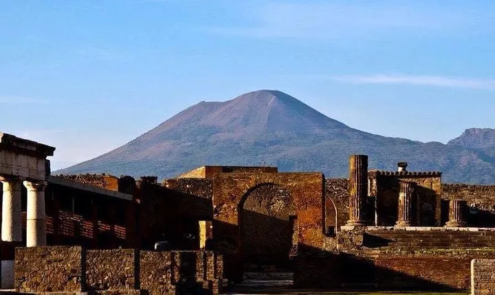 Pompeii Guided Walking Tour with Entry Ticket and Archaeologist