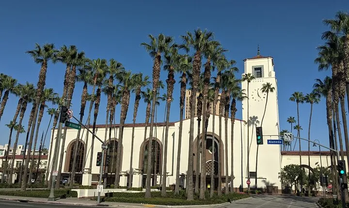 Los Angeles Scavenger Hunt Walking Tour and Game