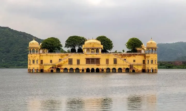 5 Days Luxury Golden Triangle Tour : Delhi Agra Jaipur Tour