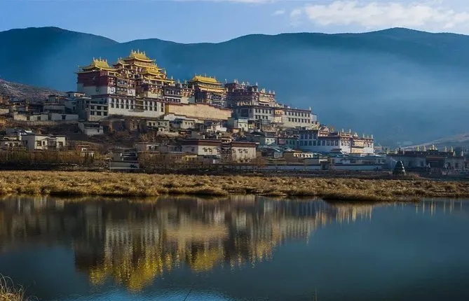 1 day Shangri-La Highlights Mini Group Tour