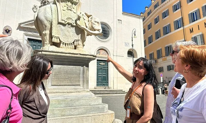 Rome Early Morning Walking Tour with Local Guide and No Crowds