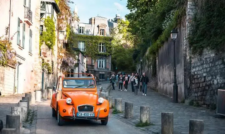 Private Tour of Montmartre in a Citroën Classic