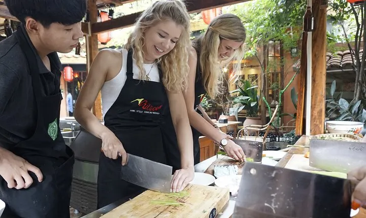 Xi'an Market Tour and Wok Cooking Experience
