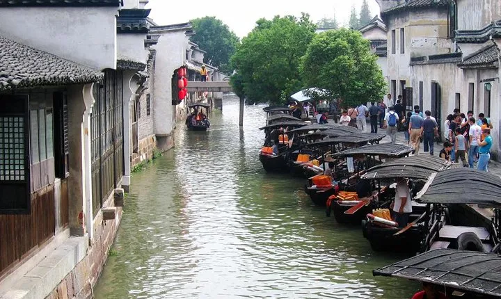 Shanghai Private Tour: Zhujiajiao Water Town and Boat Ride