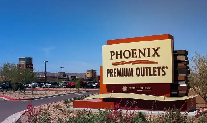 Private Shopping Tour from Phoenix to Phoenix Premium Outlets