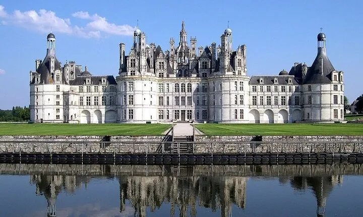 Day Trip: Paris to Loire Valley Castles - (champagne on board)