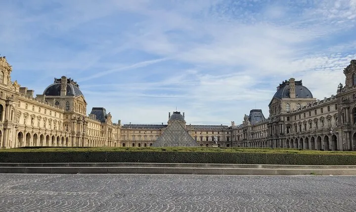 2-Hour Walking Tour of the Historic Center of Paris