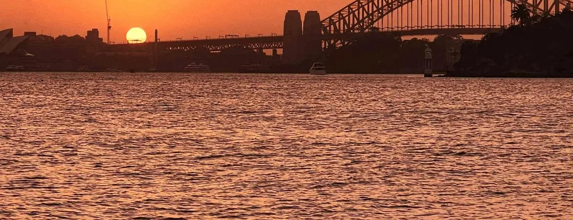 Golden glow Sydney harbour cruise with complimentary drink