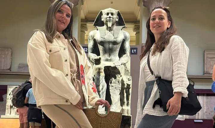 Layover Tour to the Pyramids, Egyptian Museum and The Old Bazaar