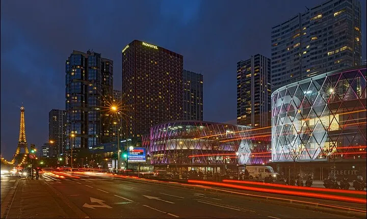 Paris Sightseeing - Luxury Private Mercedes, Chauffeur & Shopping