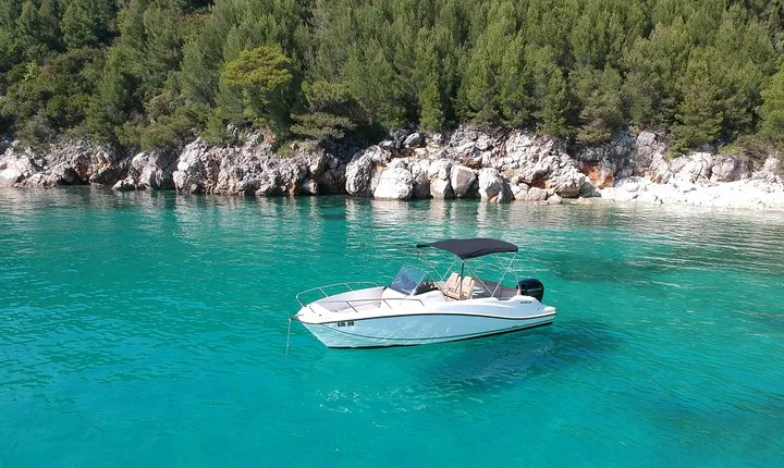 Private speedboat tour to the islands